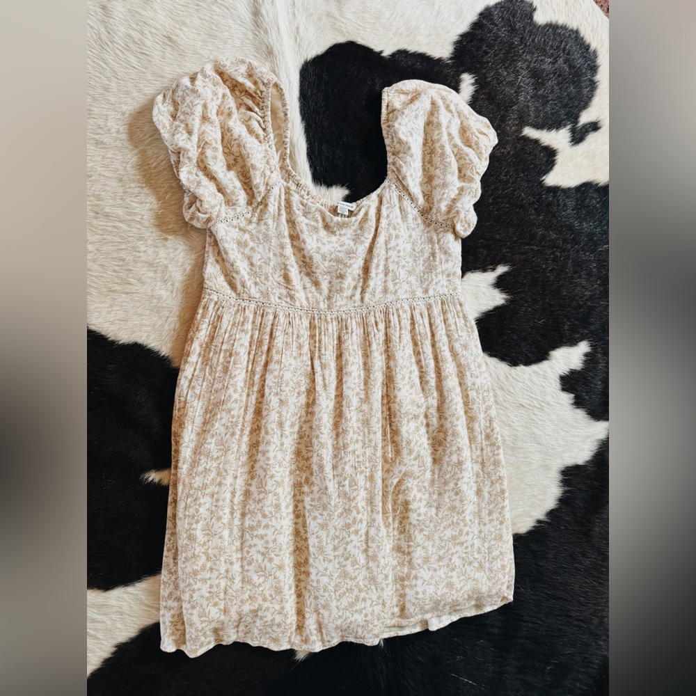 American Eagle babydoll style dress. Only been worn once! Like new.